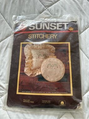 Vintage Sunset Stitchery Folk Art Wedding Ring Embroidery Kit